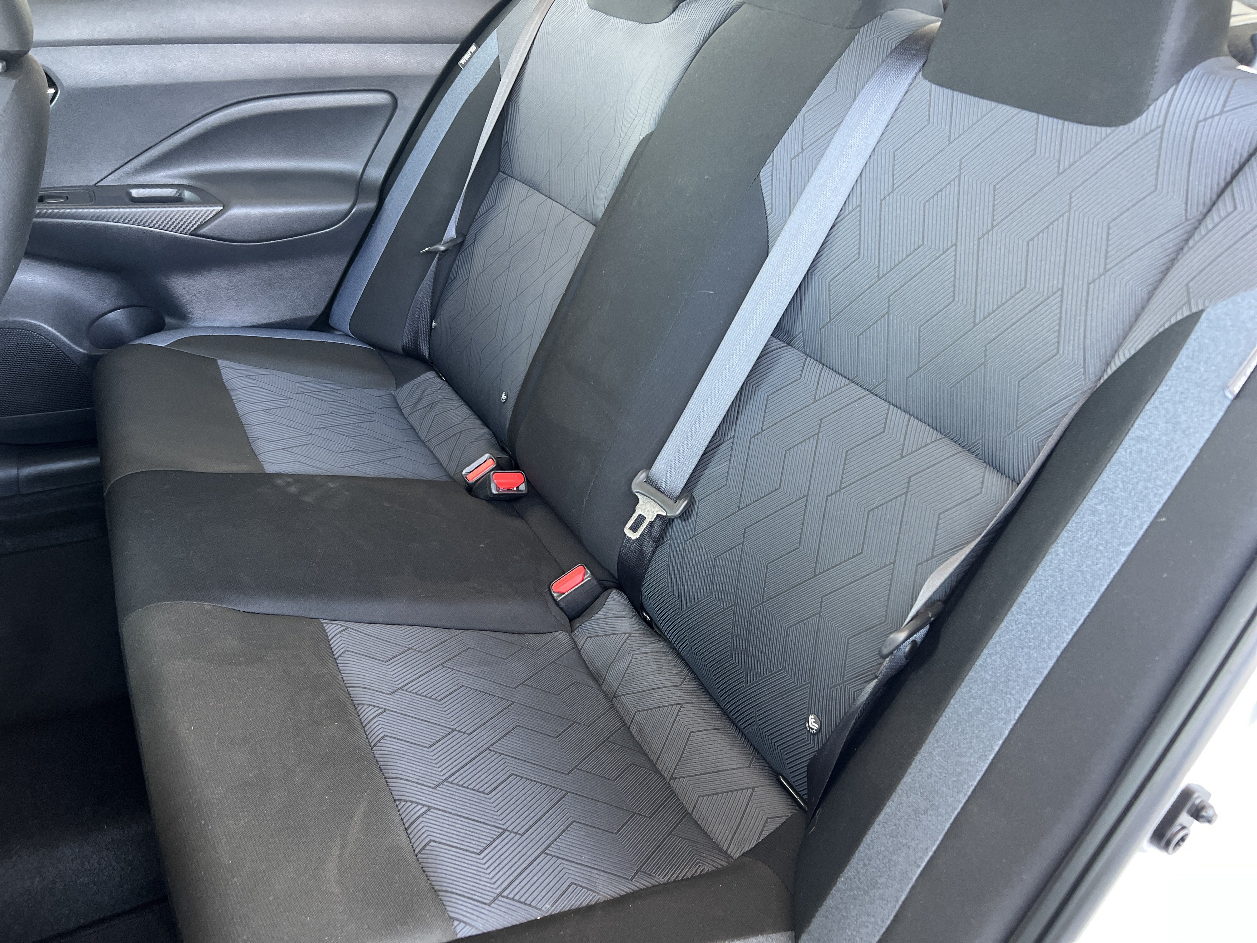 Used 2025 Nissan Versa SV FWD image 9