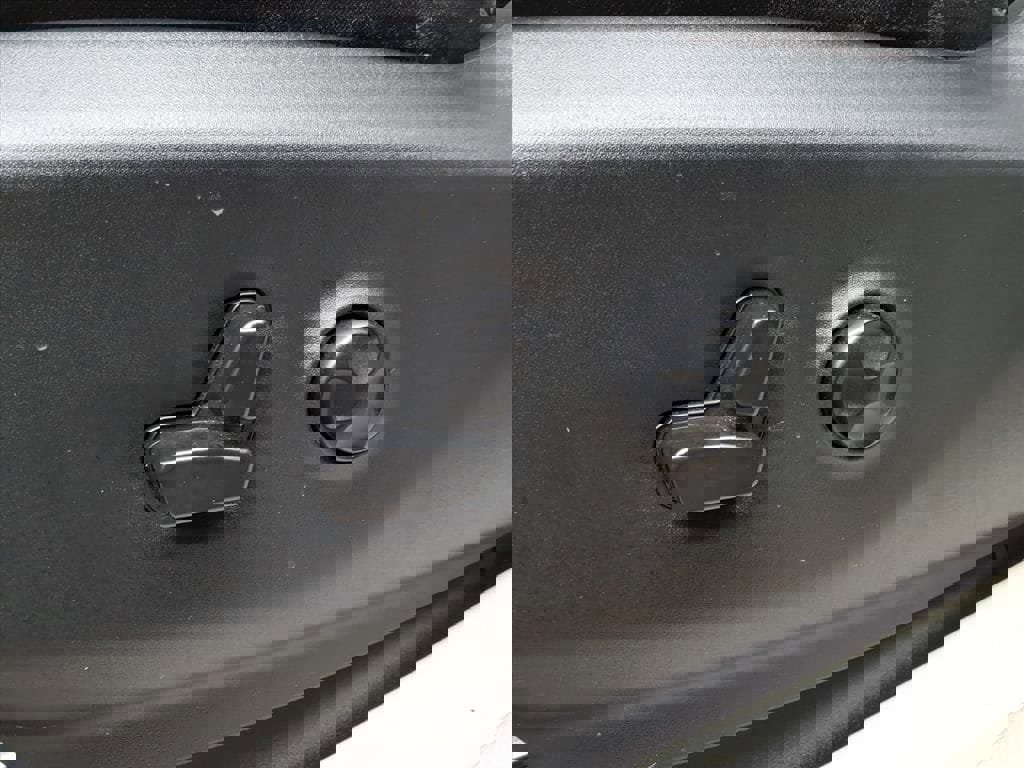 Used 2024 Chrysler Pacifica Touring-L image 4