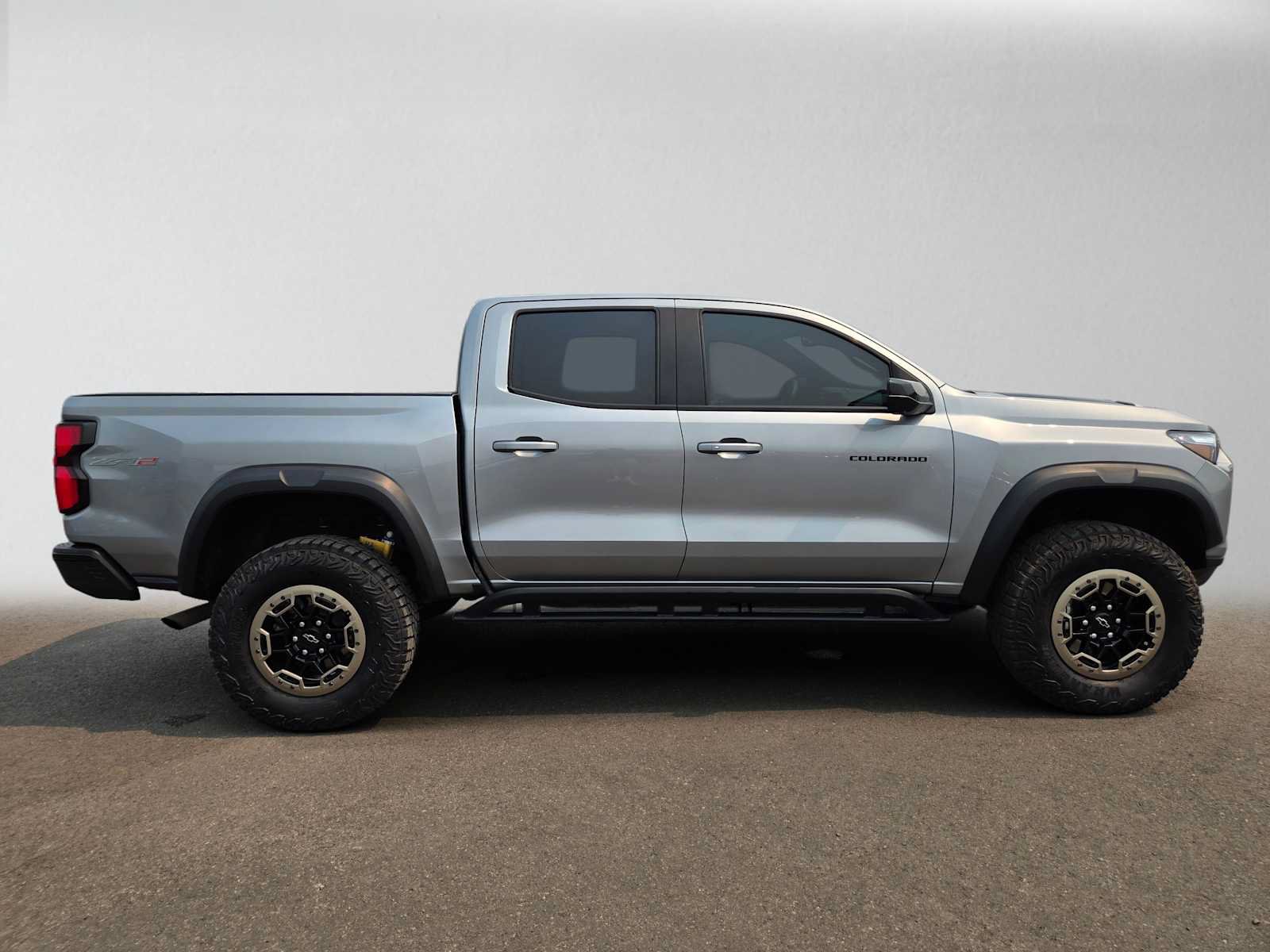 Used 2024 Chevrolet Colorado ZR2 w/ Technology Package AWD/4WD image 2
