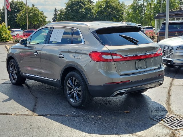 Used 2016 Lincoln MKX Select w/ Select Plus Package AWD/4WD image 3