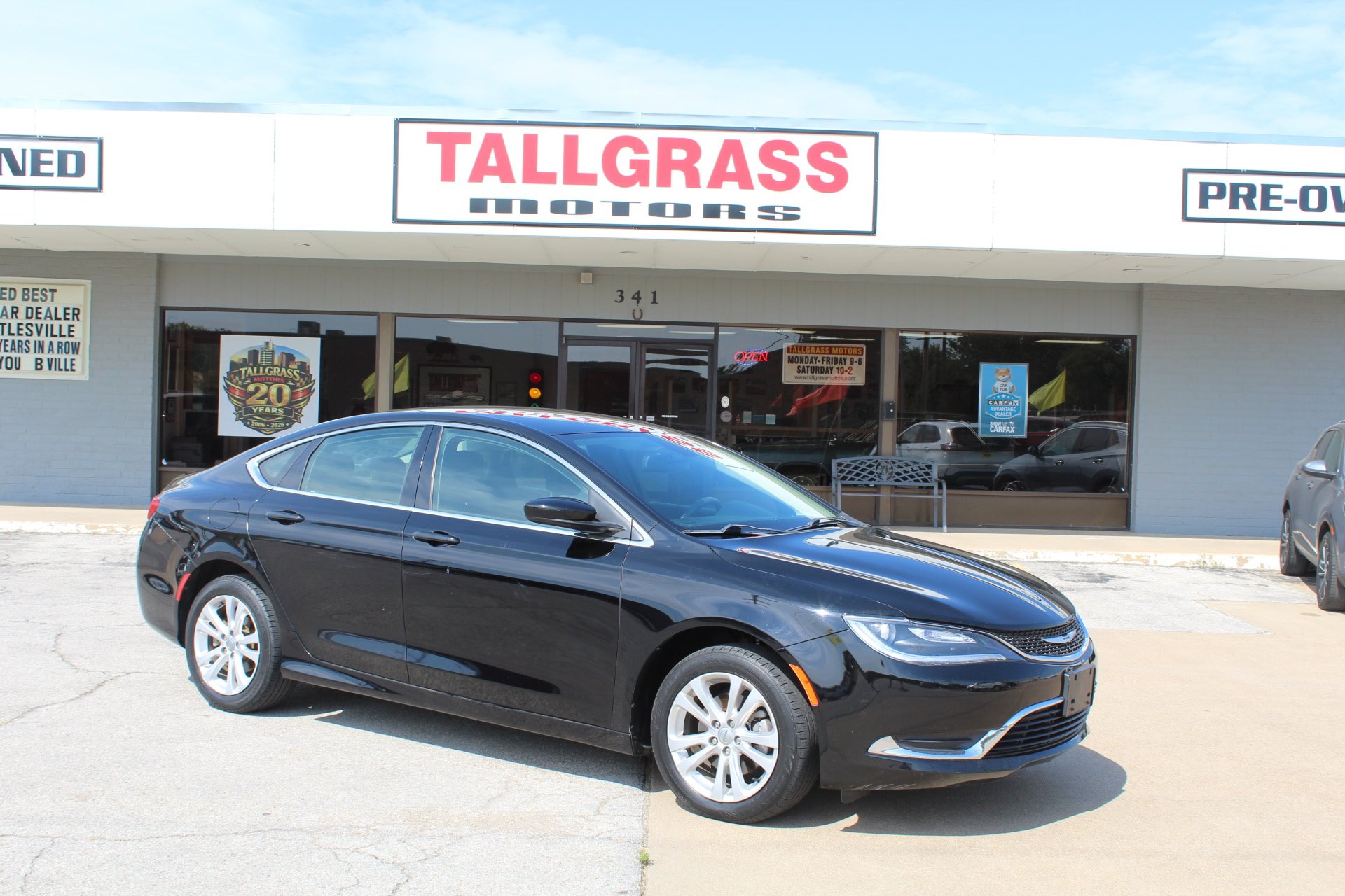 Used 2015 Chrysler 200 Limited FWD image 2