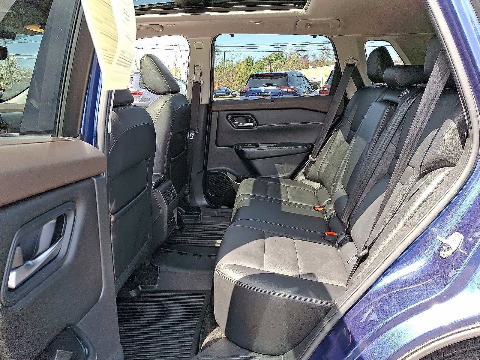 Used 2022 Nissan Rogue SL w/ SL Premium Package image 11