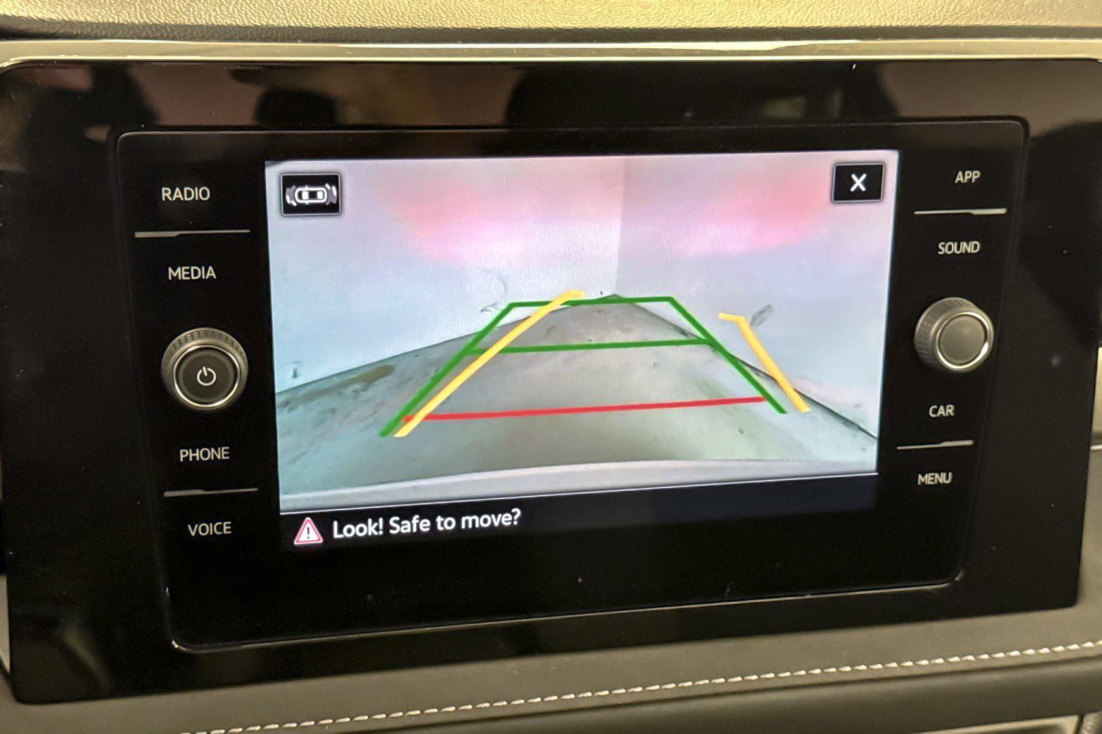 New 2025 Volkswagen Taos SE image 18