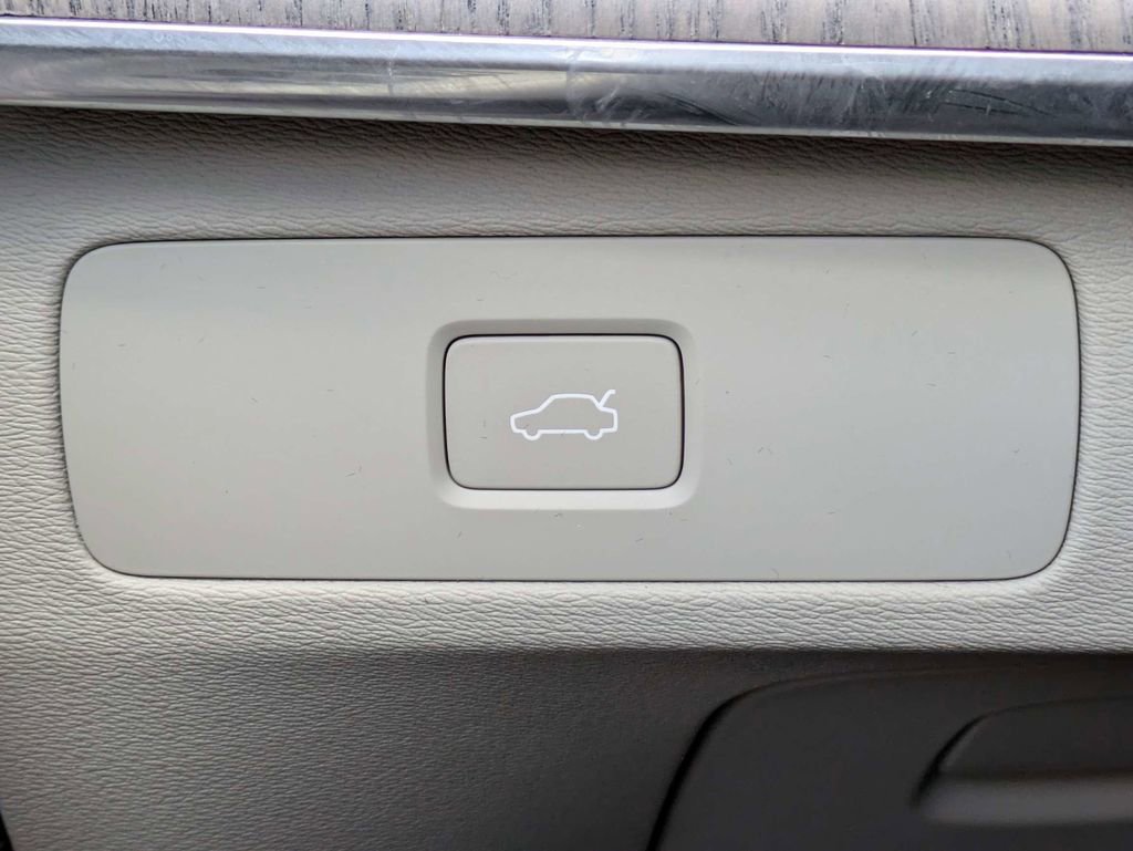 Used 2023 Volvo XC90 B6 Ultimate w/ Protection Package Premier AWD/4WD image 35