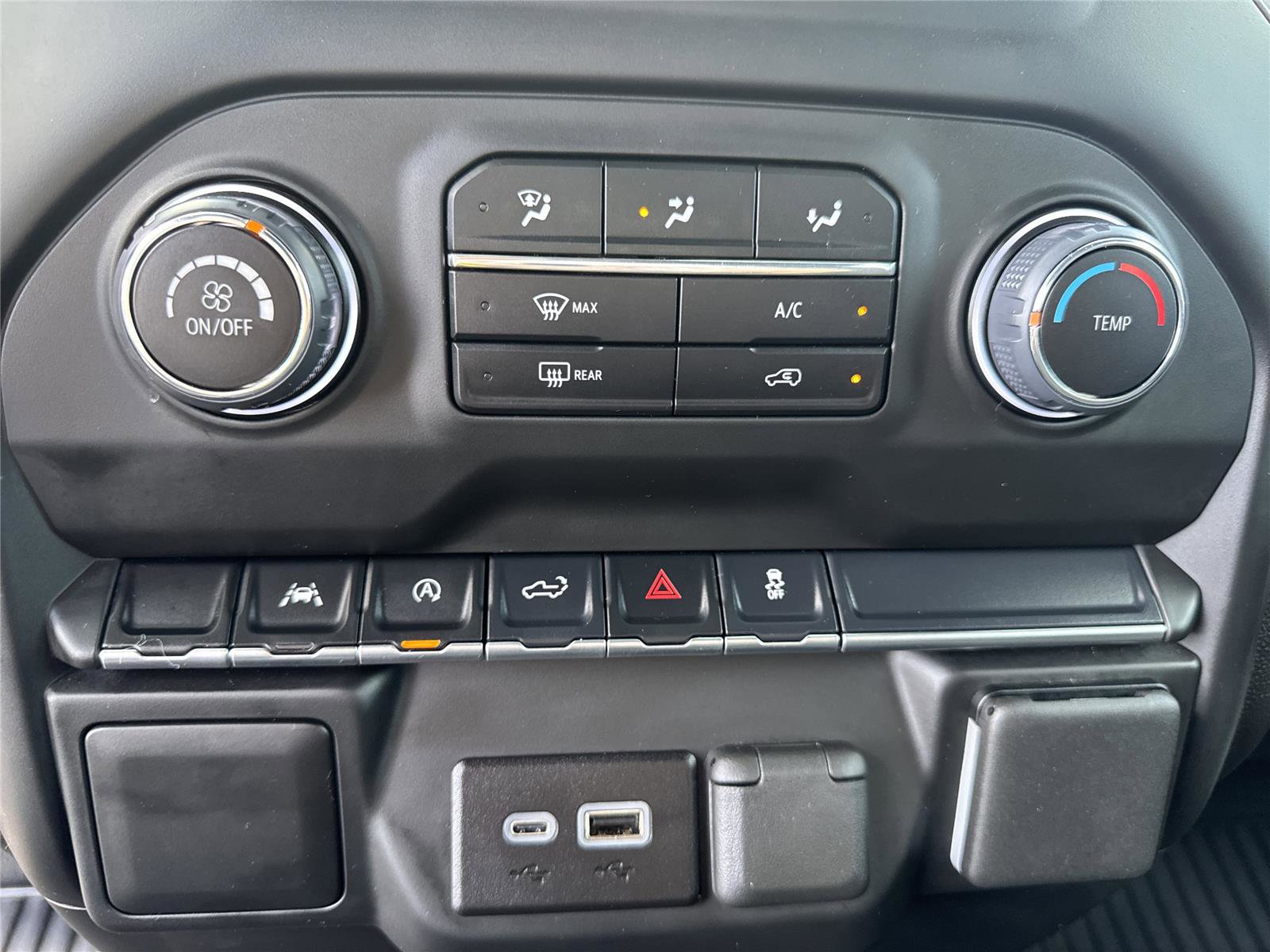 Used 2025 Chevrolet Silverado 1500 Custom image 32