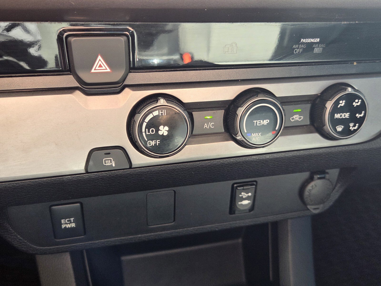 Certified 2016 Toyota Tacoma SR5 w/ Towing Package image 13