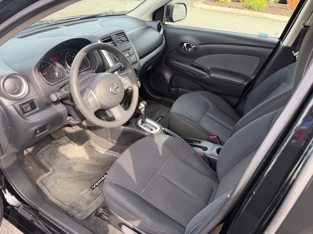 Used 2014 Nissan Versa SV FWD image 11