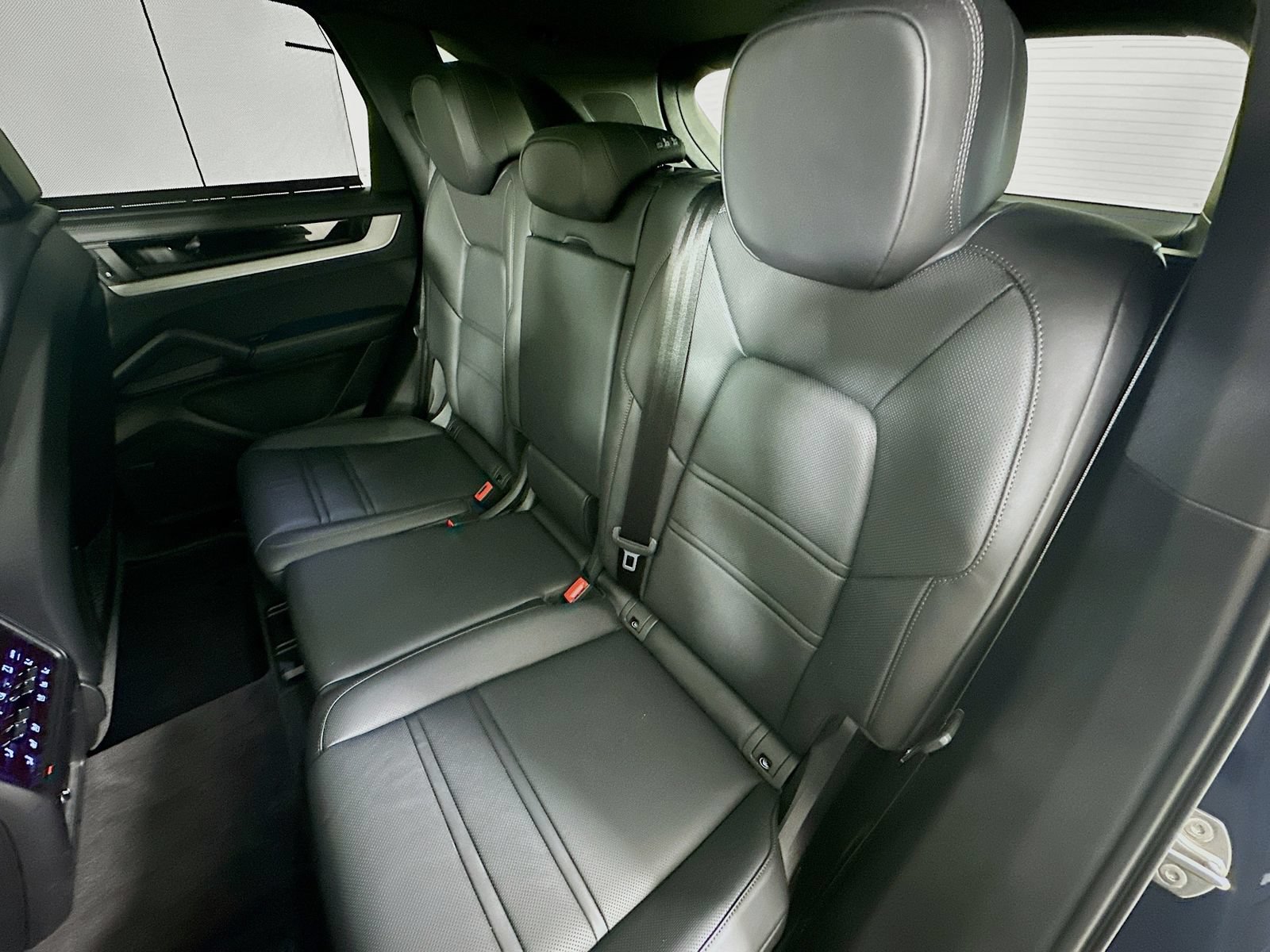 Used 2025 Porsche Cayenne E-Hybrid AWD/4WD image 37