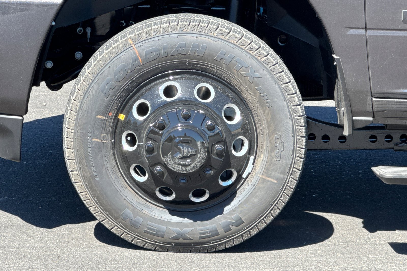 New 2026 RAM 3500 Laramie AWD/4WD image 24