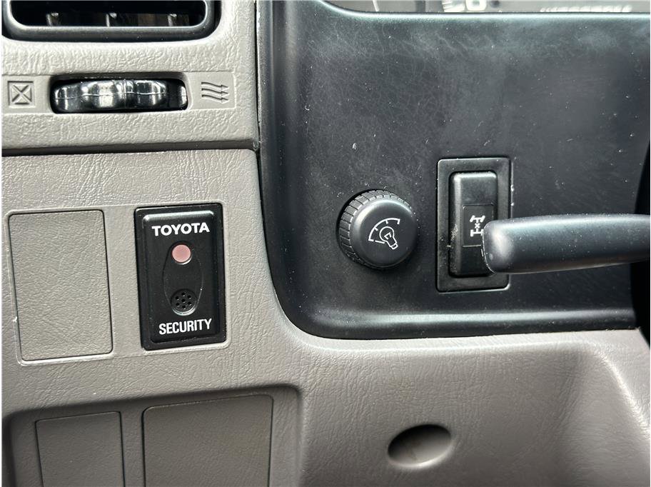 Used 2001 Toyota 4Runner SR5 image 23