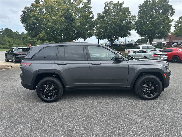 New 2025 Jeep Grand Cherokee Altitude image 6
