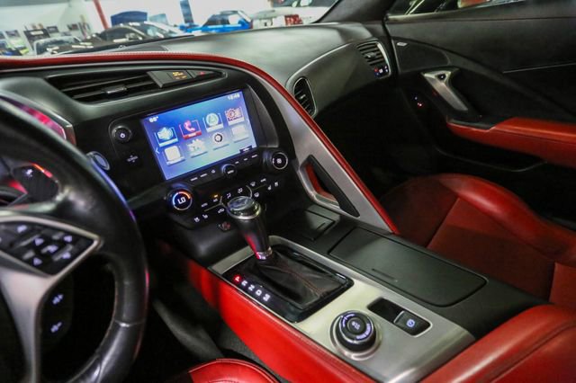 Used 2015 Chevrolet Corvette Z06 w/ 3LZ Preferred Equipment Group RWD image 7