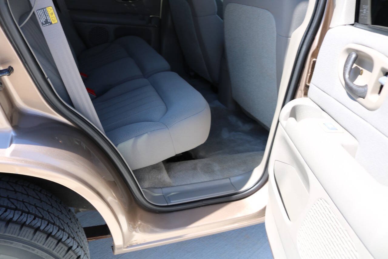 Used 2004 Chevrolet Blazer LS w/ Preferred Equipment Group AWD/4WD image 39