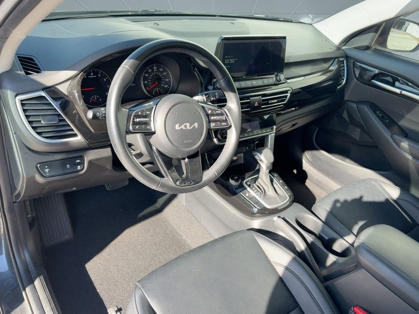 Used 2023 Kia Seltos EX image 4