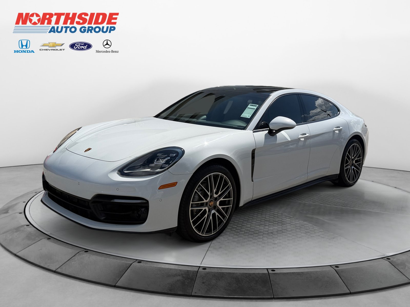 Used 2021 Porsche Panamera RWD image 3
