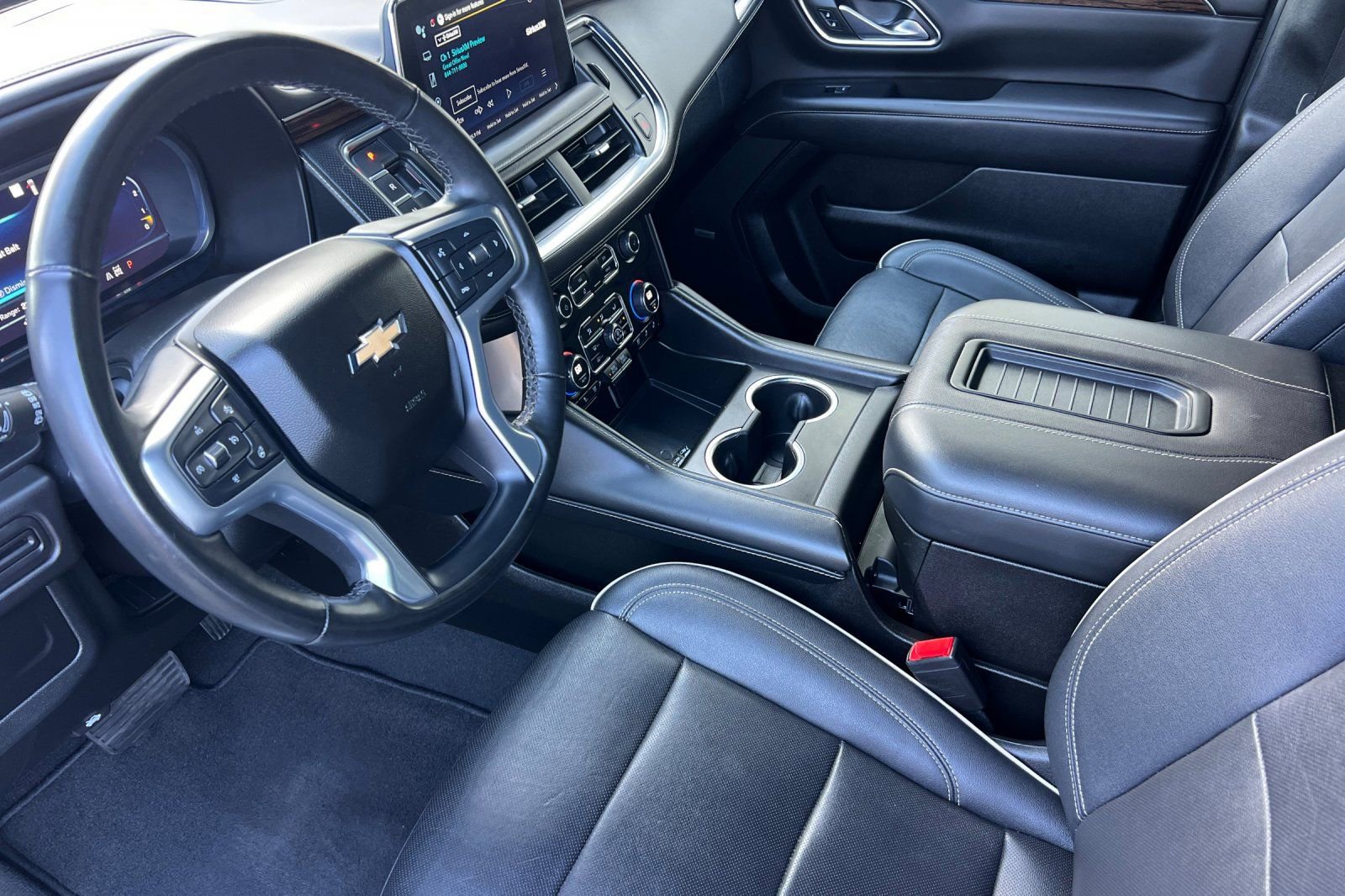 Used 2023 Chevrolet Suburban Premier image 10