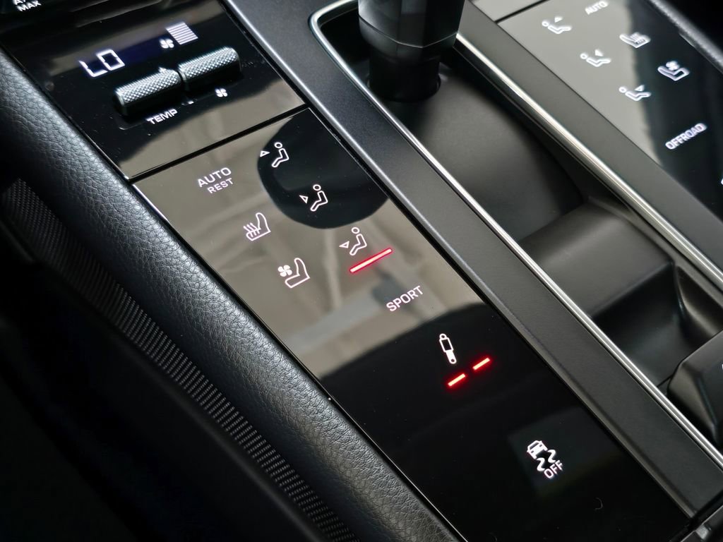 Used 2023 Porsche Macan S image 16