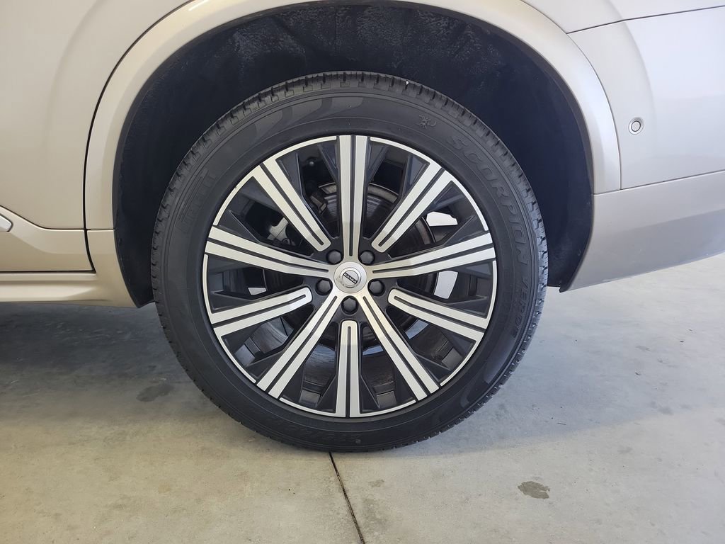Used 2023 Volvo XC90 B6 Plus image 12