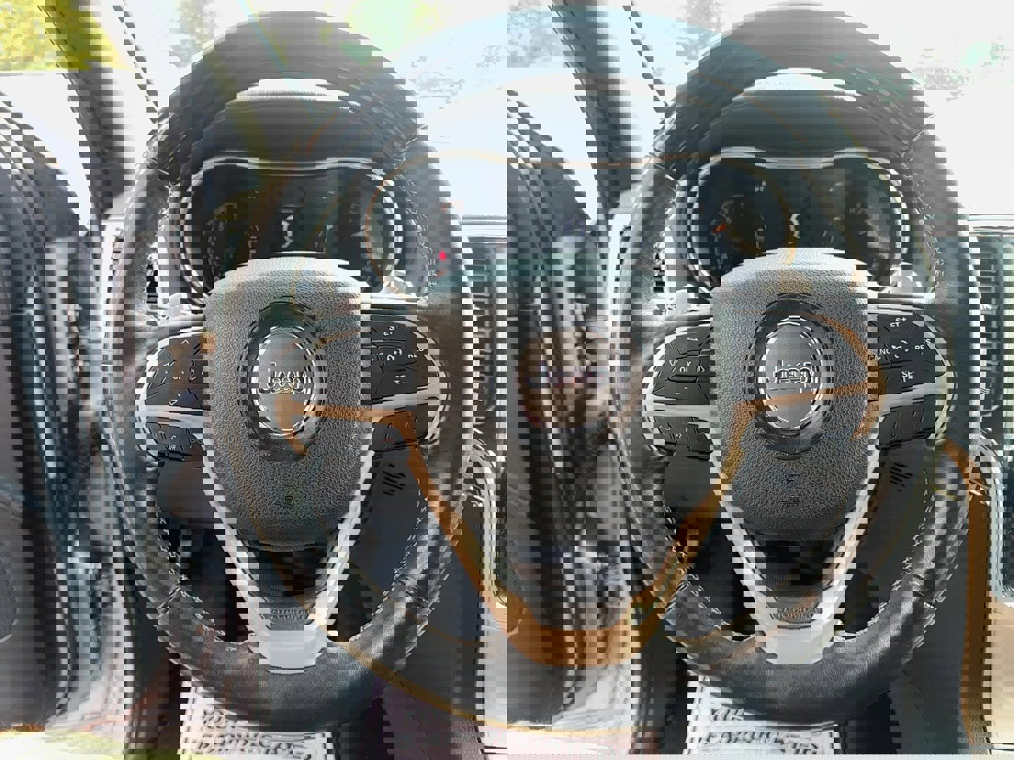 Used 2015 Jeep Grand Cherokee Overland image 20