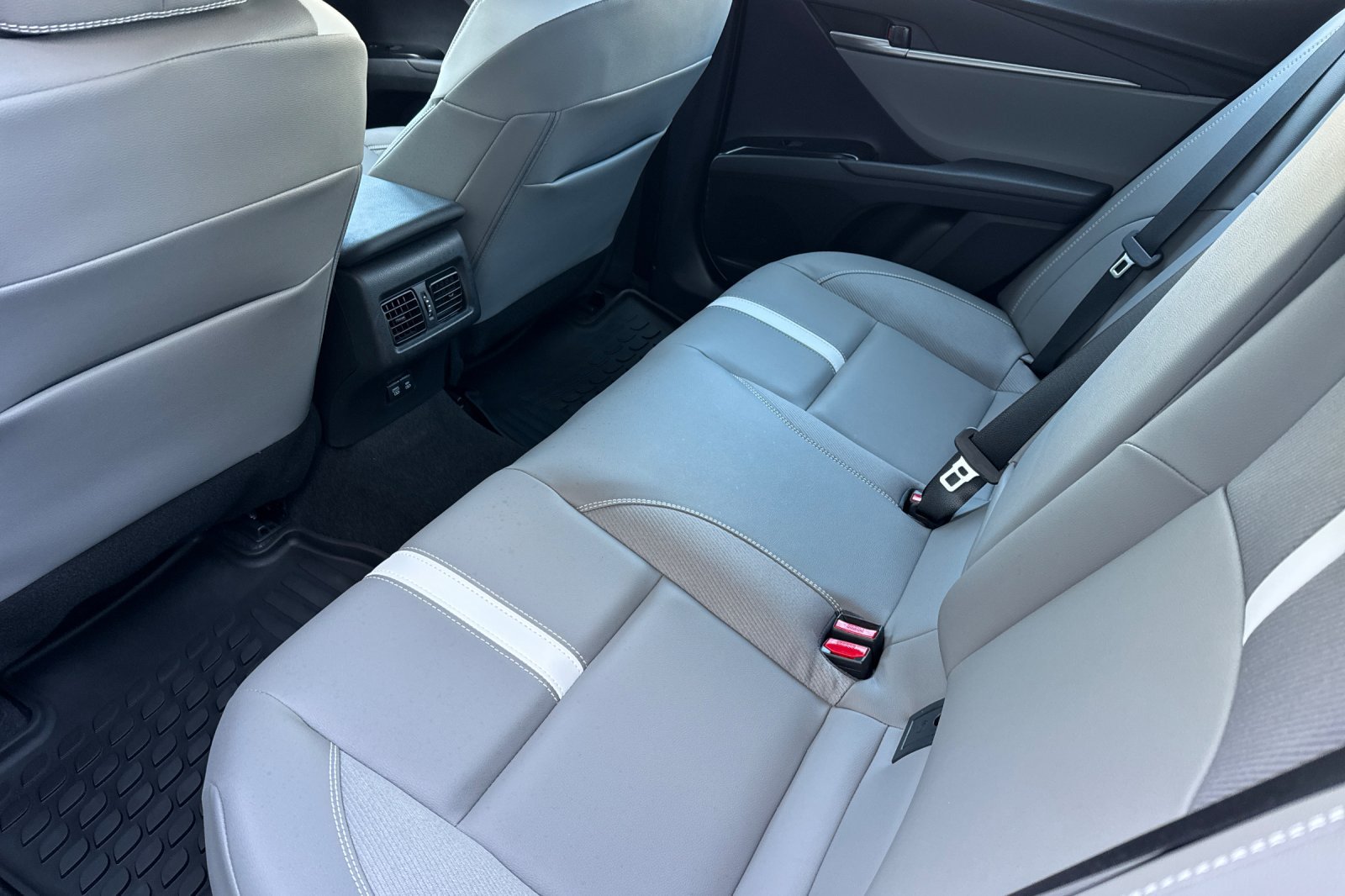 Used 2026 Toyota Camry SE w/ Convenience Package FWD image 16