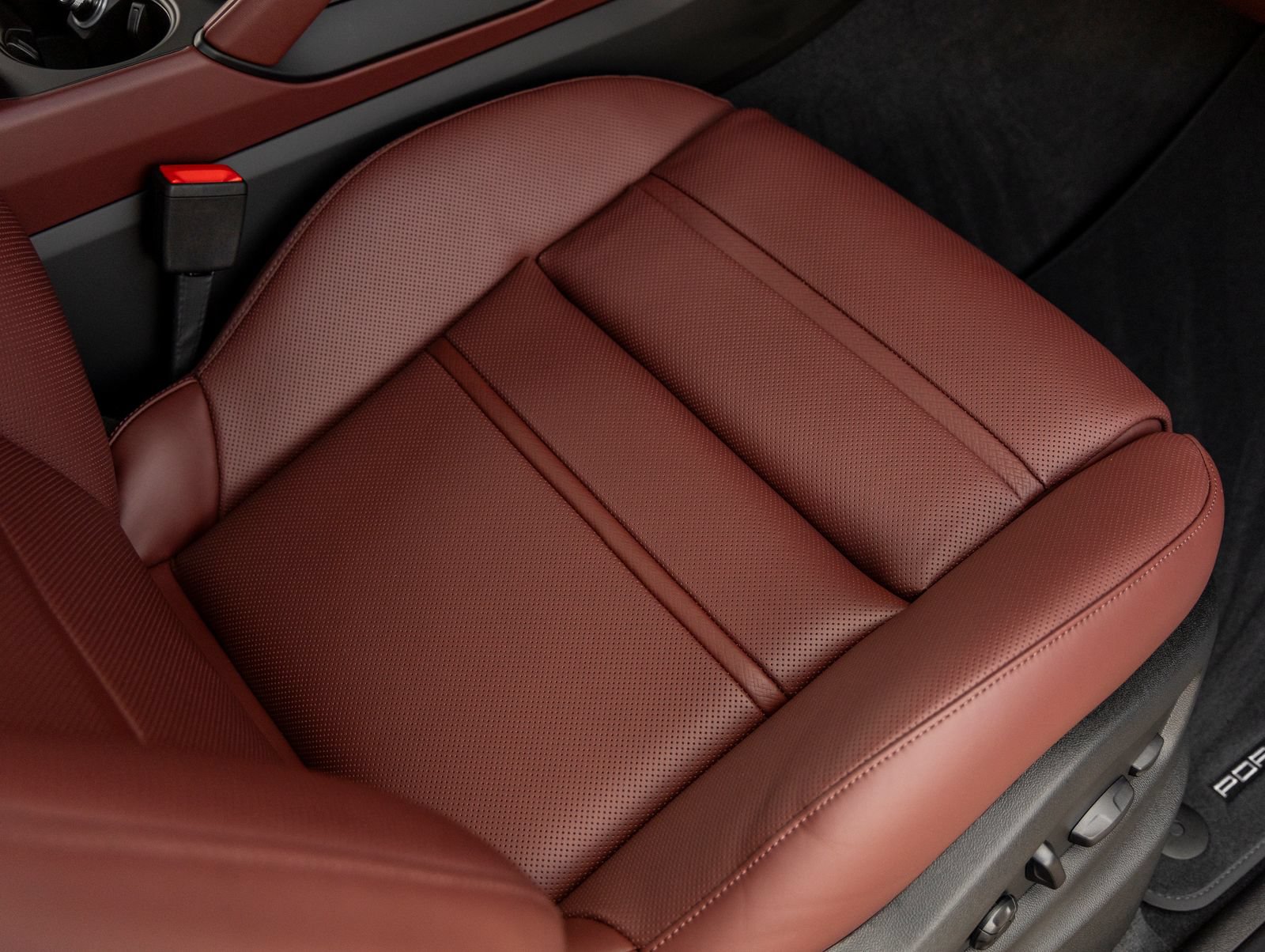 New 2026 Porsche Cayenne GTS AWD/4WD image 46