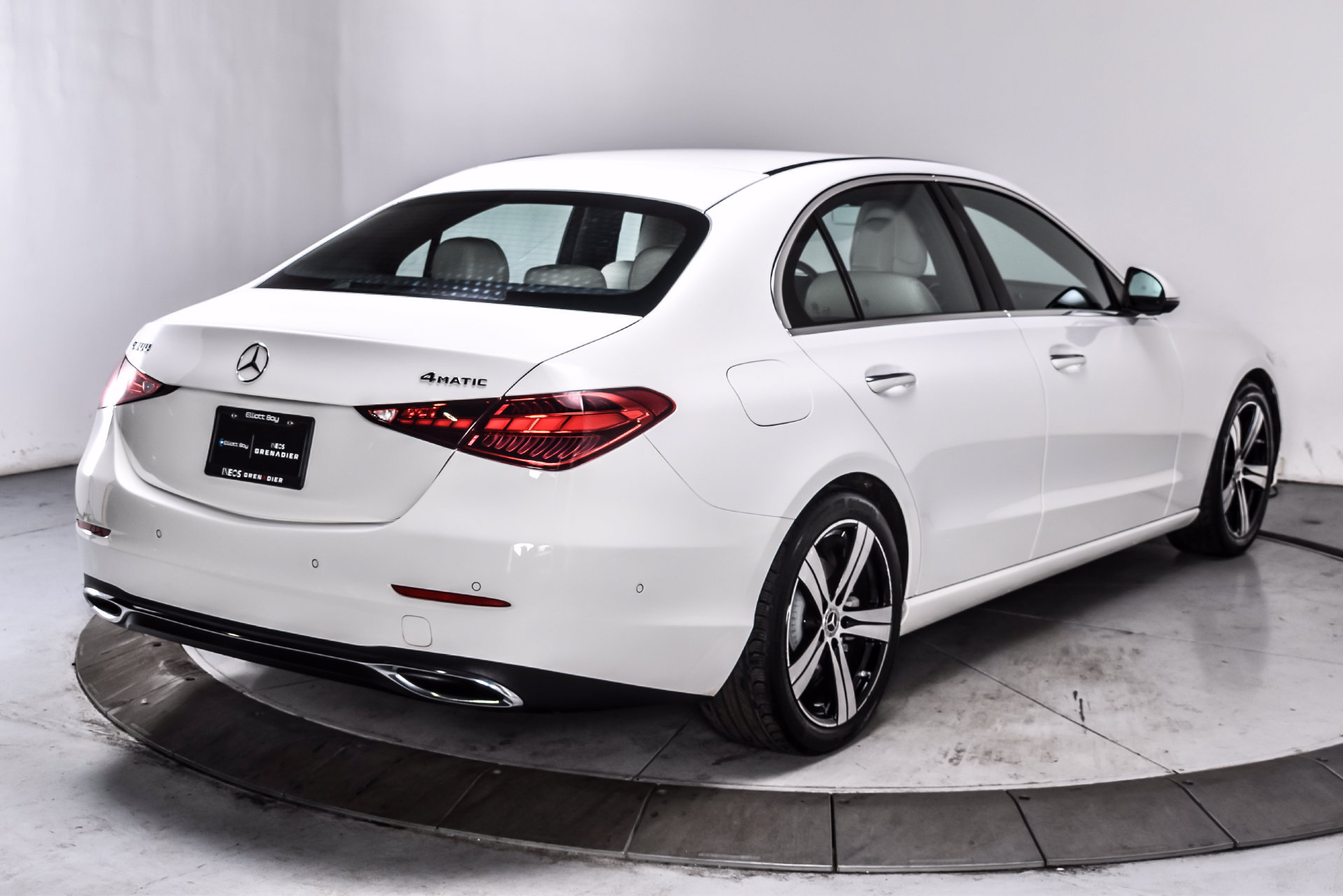 Used 2023 Mercedes-Benz C 300 4MATIC Sedan image 5