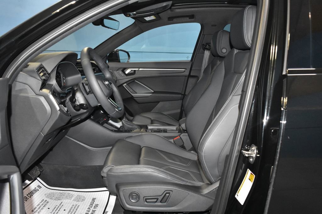Certified 2025 Audi Q3 2.0T Premium w/ Convenience Package image 7