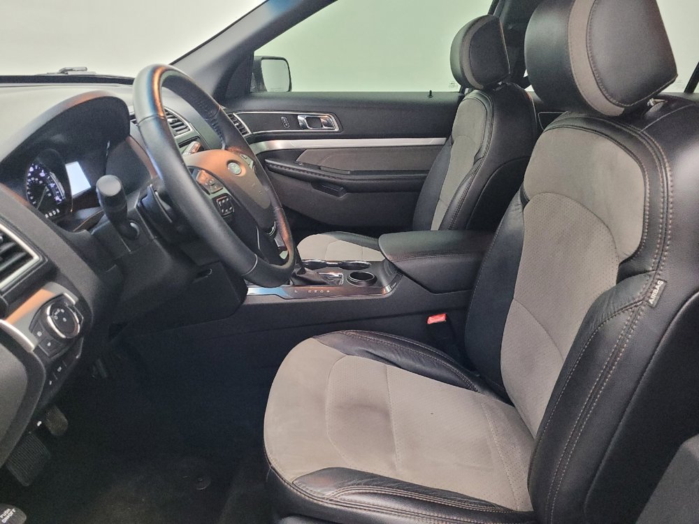 Used 2017 Ford Explorer XLT w/ Equipment Group 202A image 17