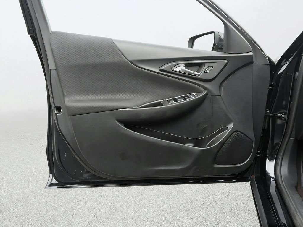Used 2020 Chevrolet Malibu LT FWD image 17