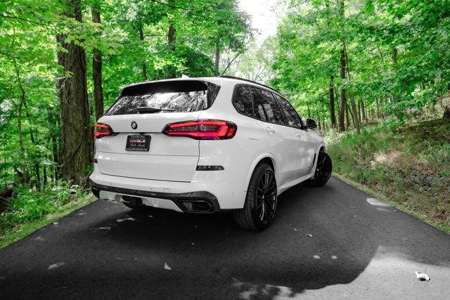 Used 2022 BMW X5 xDrive40i w/ M Sport Package AWD/4WD image 4