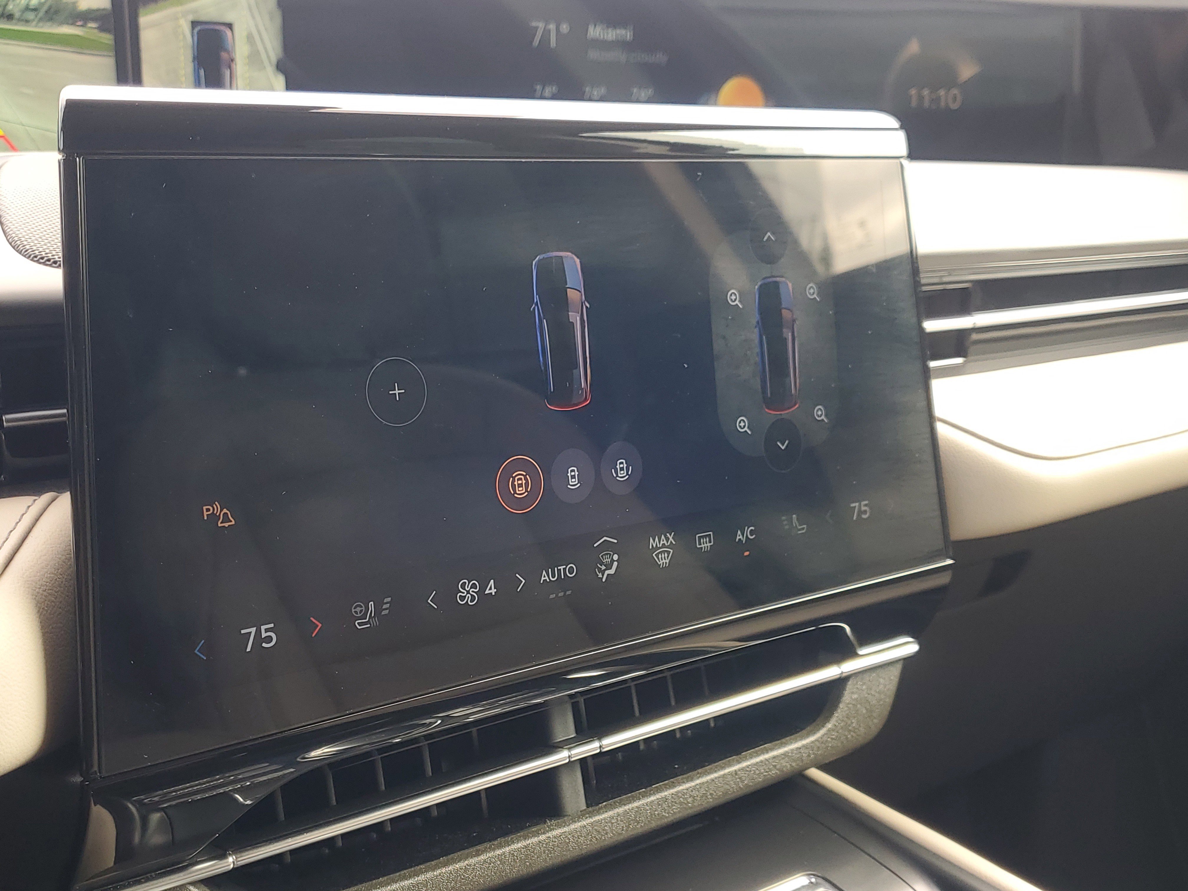 Used 2025 Lincoln Nautilus Premier image 32