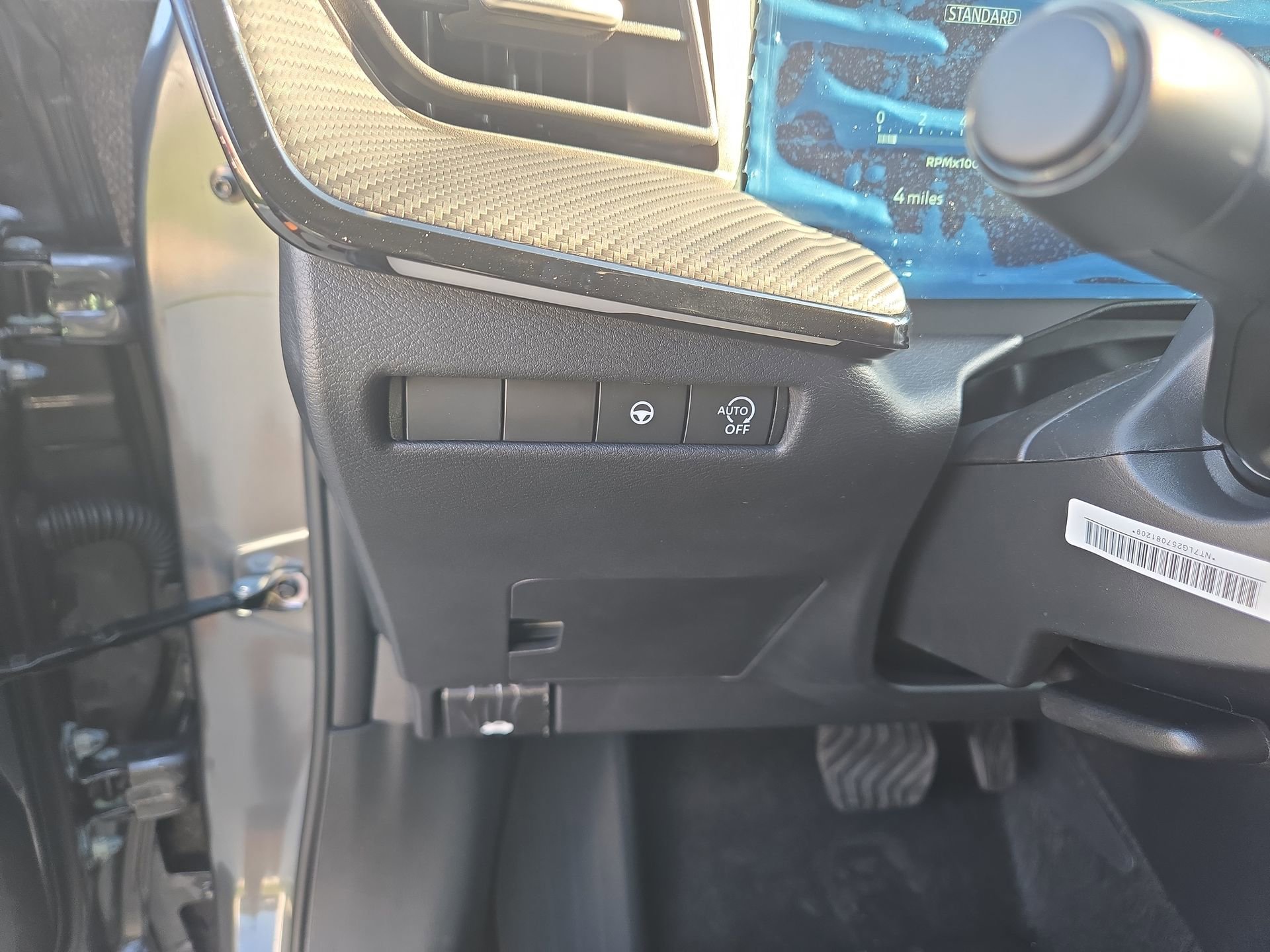 New 2025 Nissan Kicks SR FWD image 15