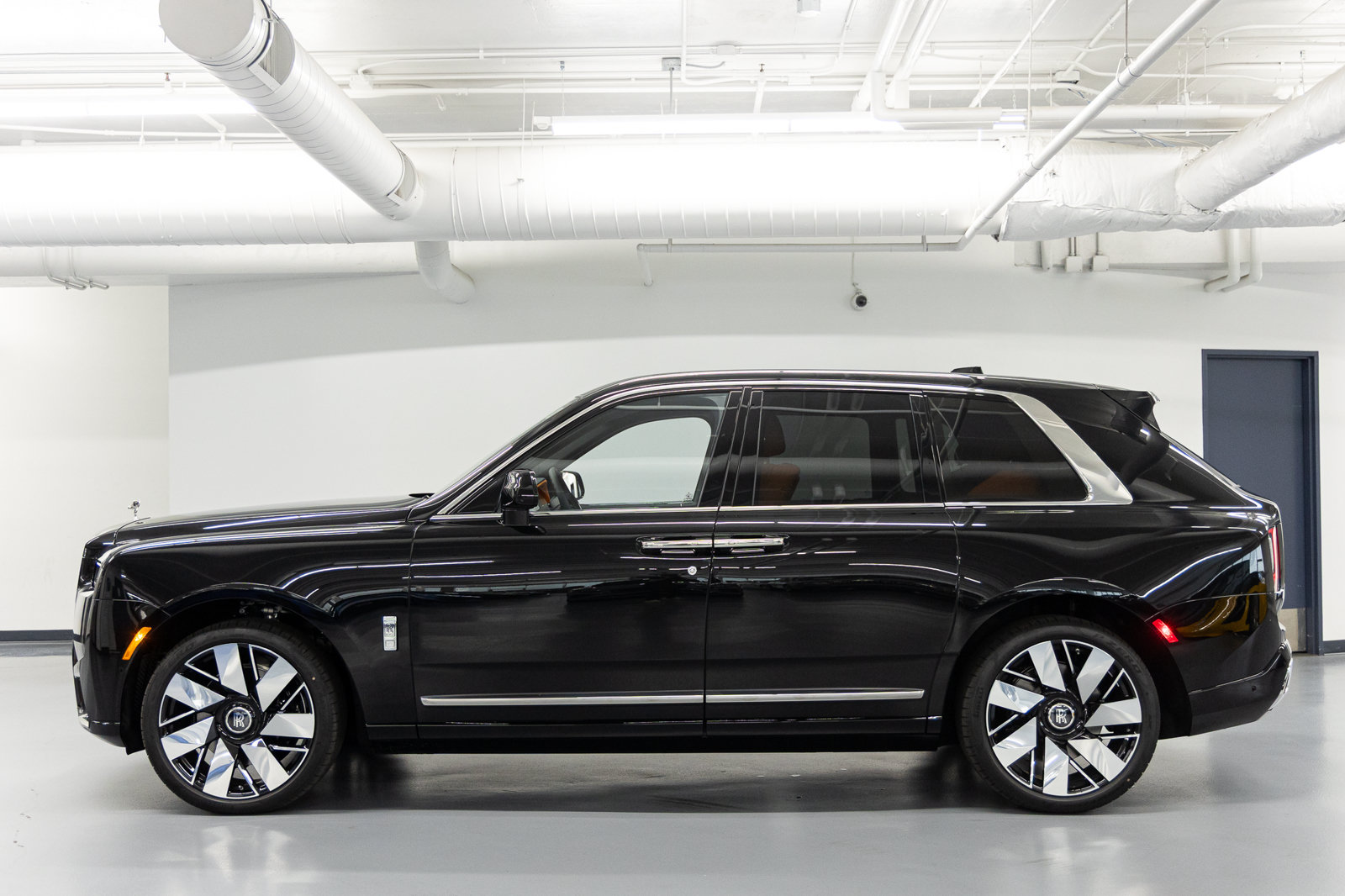 New 2027 Rolls-Royce Cullinan AWD/4WD image 3