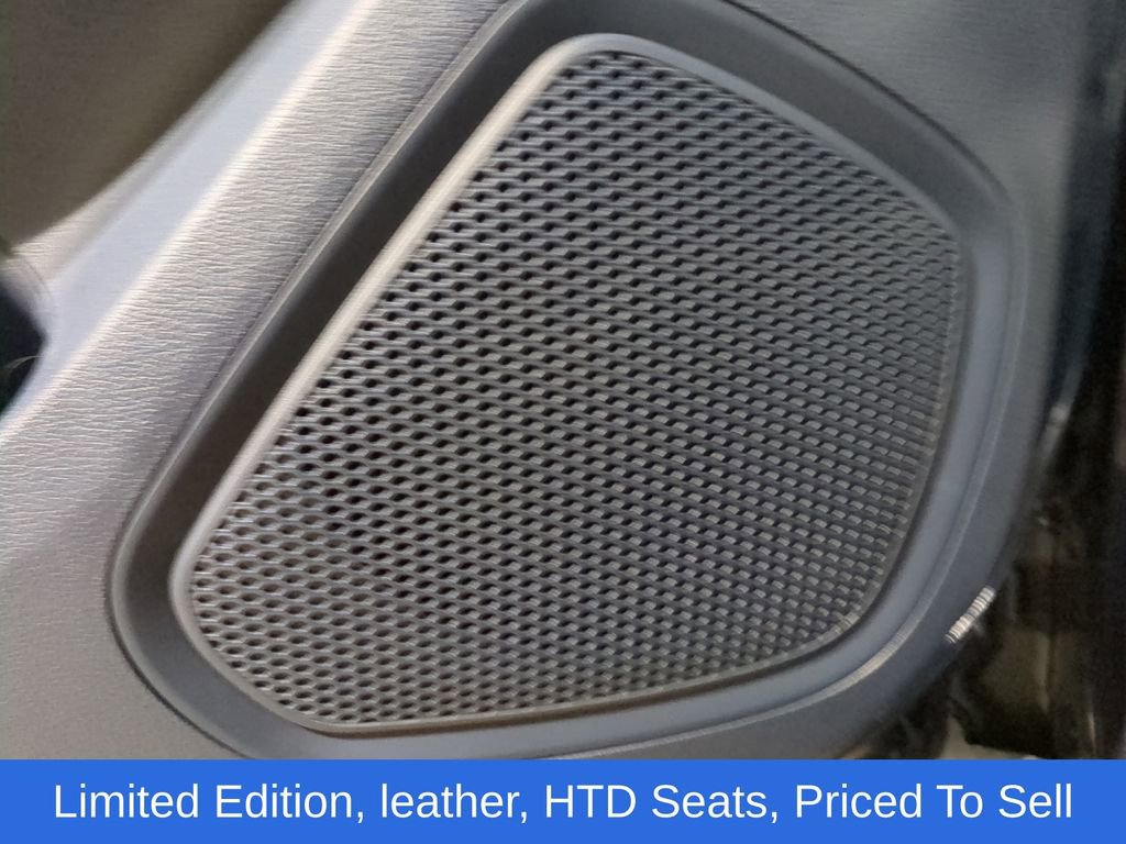 Used 2025 Hyundai Venue Limited image 17