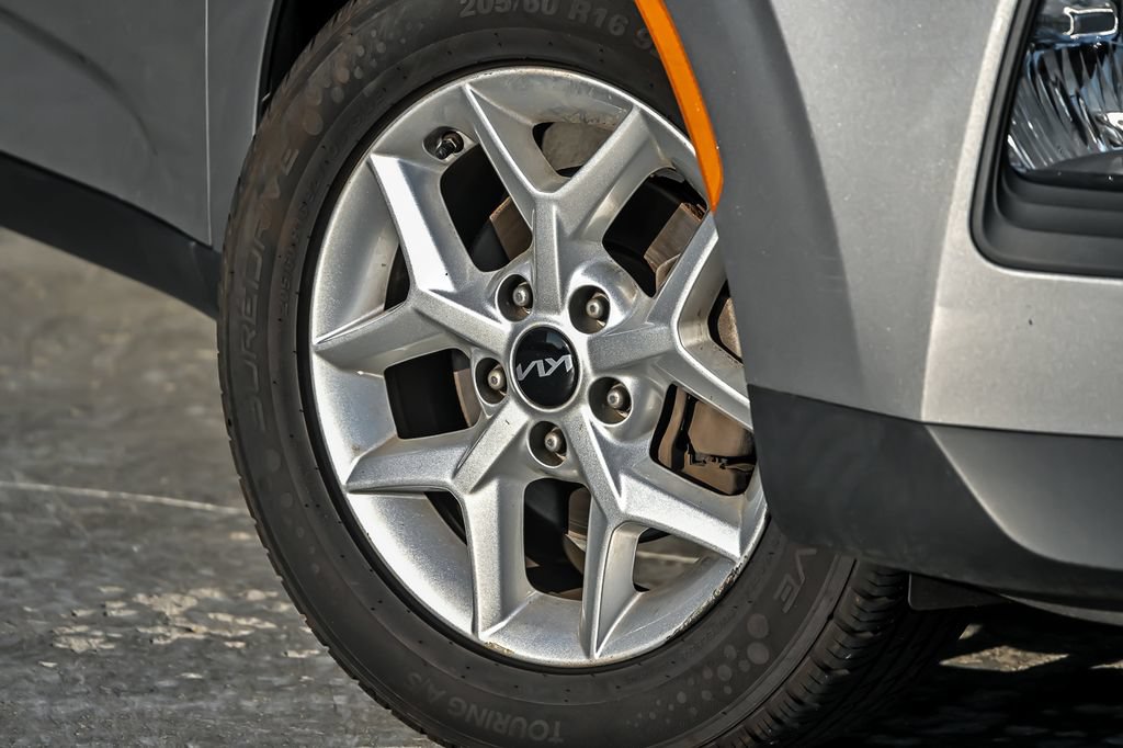 Used 2022 Kia Soul LX w/ Technology Package FWD image 4
