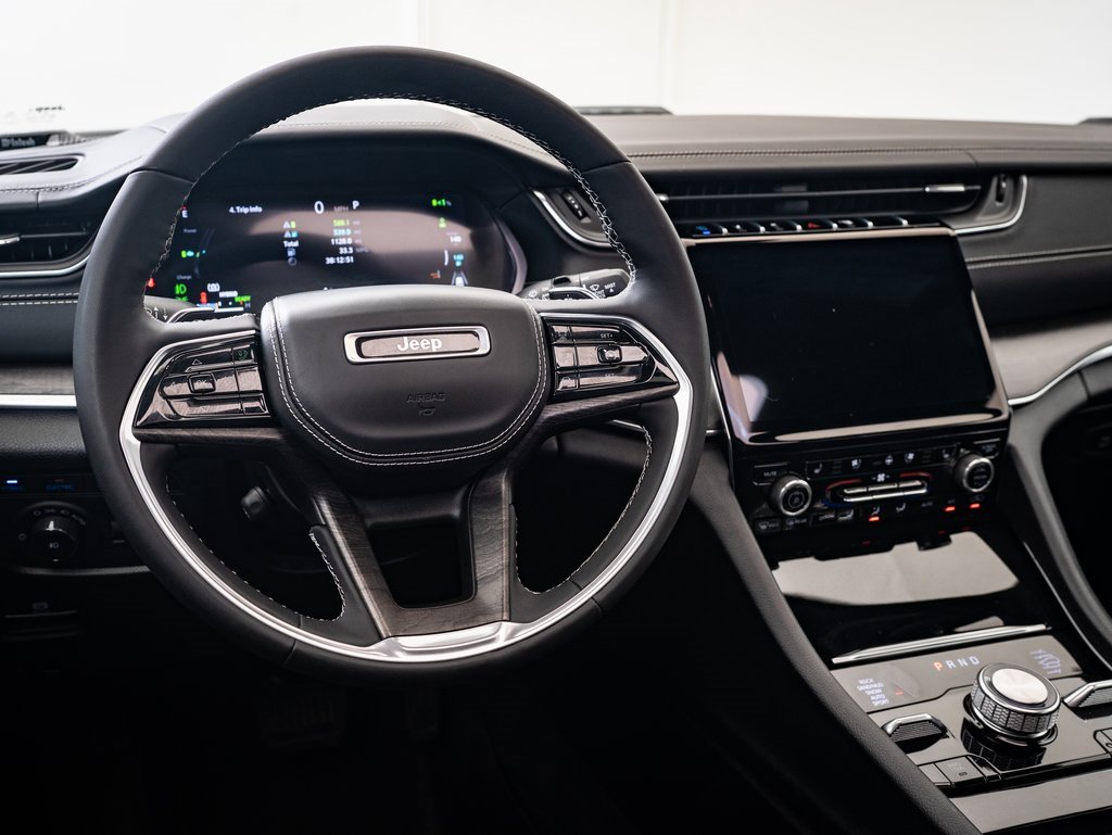 Used 2022 Jeep Grand Cherokee Overland image 4