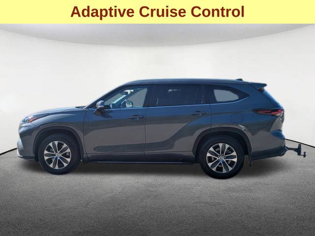 Used 2024 Toyota Highlander XLE AWD/4WD image 9
