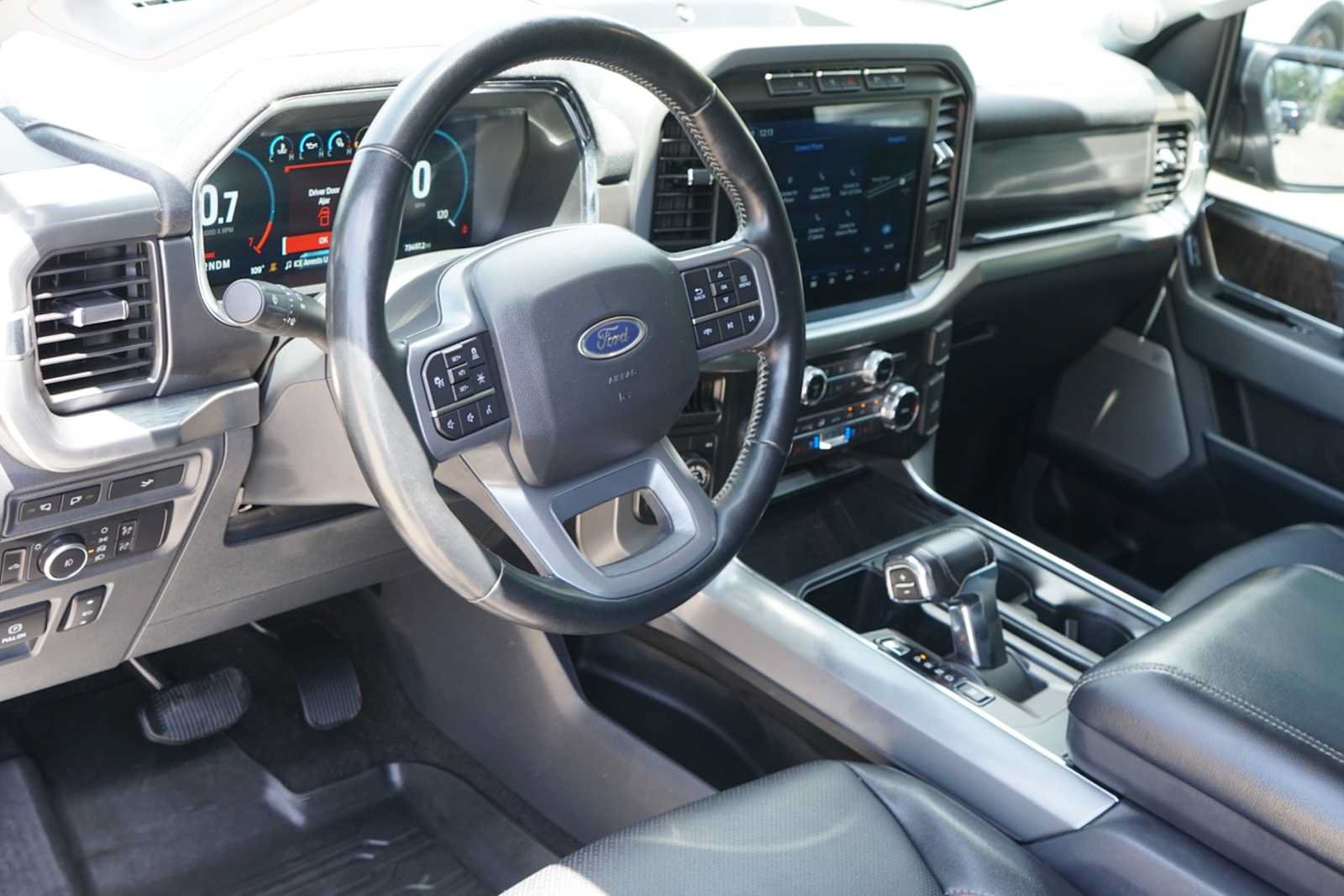 Used 2022 Ford F150 Lariat w/ Equipment Group 502A High AWD/4WD image 8
