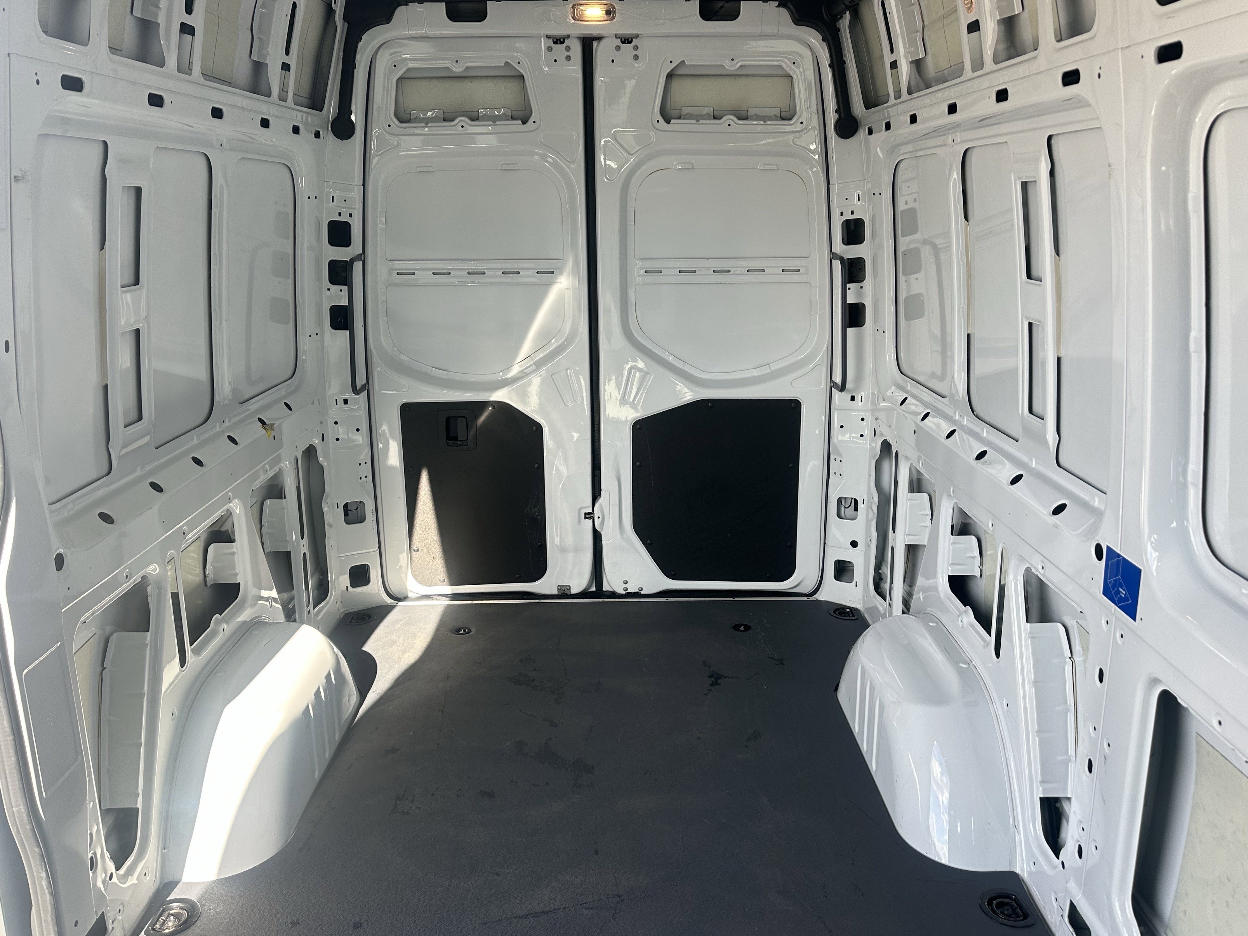 Used 2020 Mercedes-Benz Sprinter 144 Cargo w/ Driver Convenience Package image 18