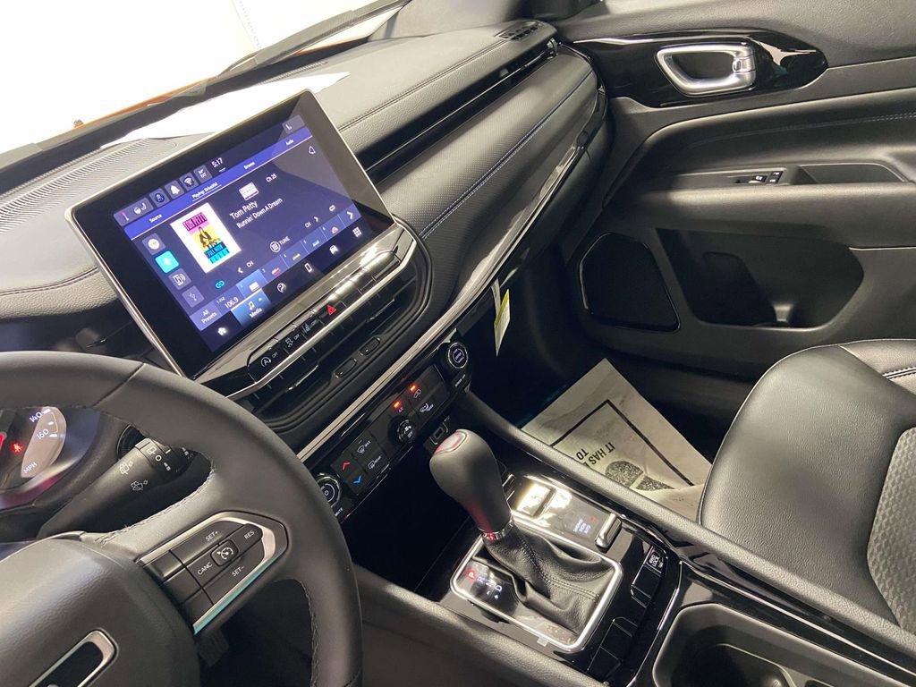 New 2026 Jeep Compass Latitude image 18