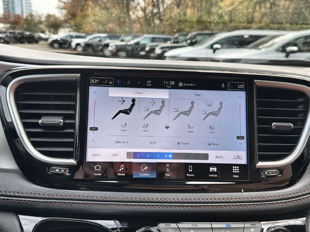 Used 2026 Chrysler Pacifica Pinnacle FWD image 21