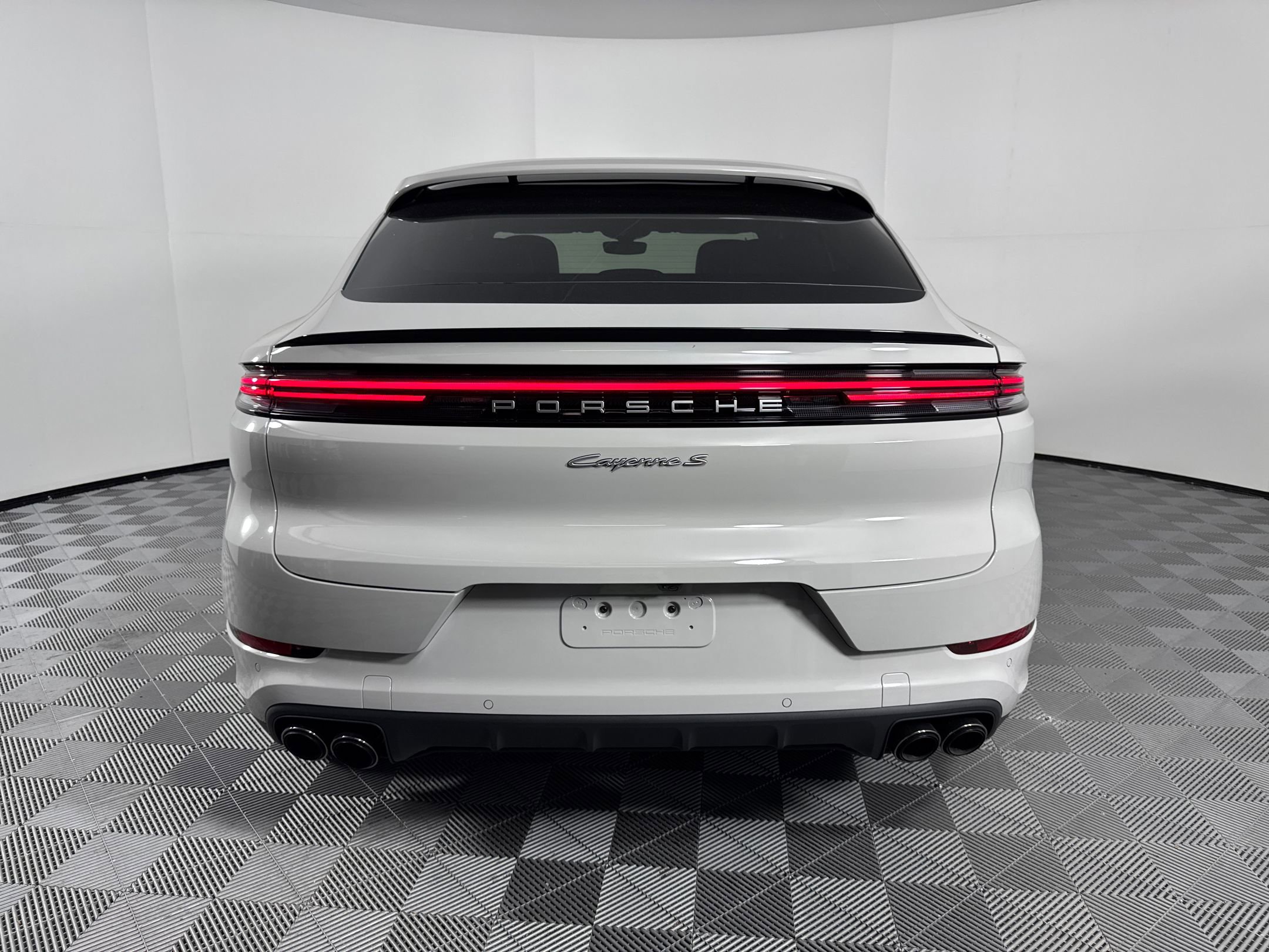 Used 2026 Porsche Cayenne S image 10