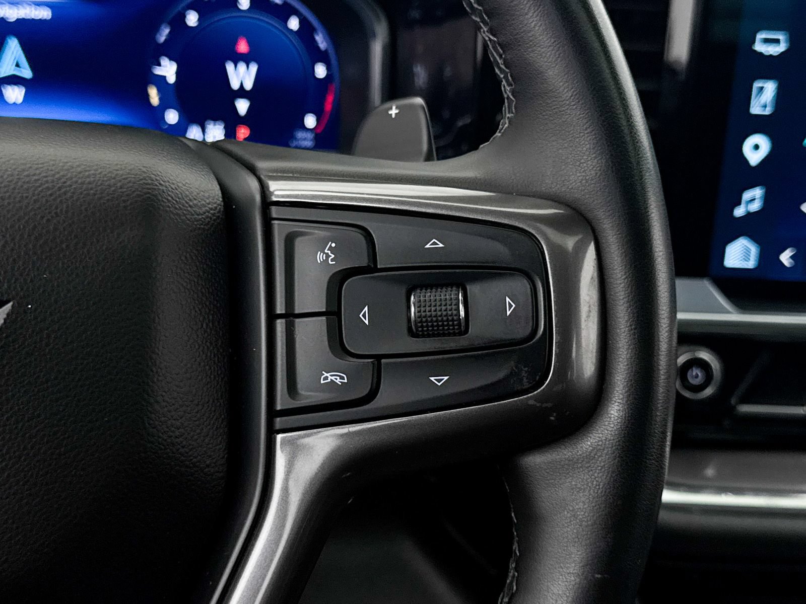 Used 2024 Chevrolet Silverado 1500 High Country w/ Technology Package AWD/4WD image 35