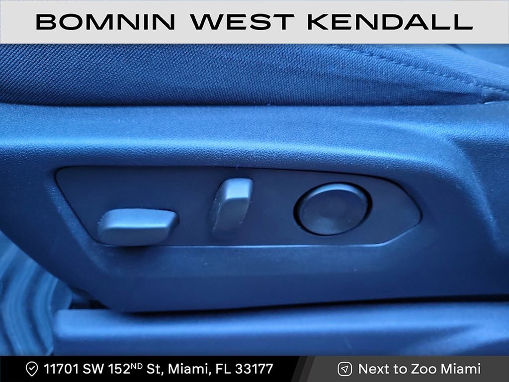 Used 2025 Chevrolet Silverado 2500 Custom w/ Custom Value Package image 10