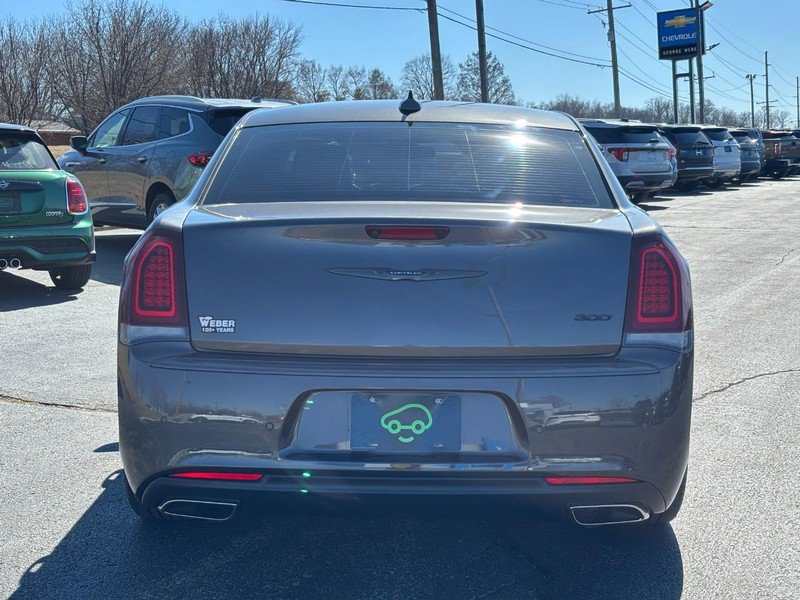 Used 2022 Chrysler 300 Touring L image 4