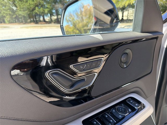 Used 2023 Lincoln Aviator Grand Touring image 12