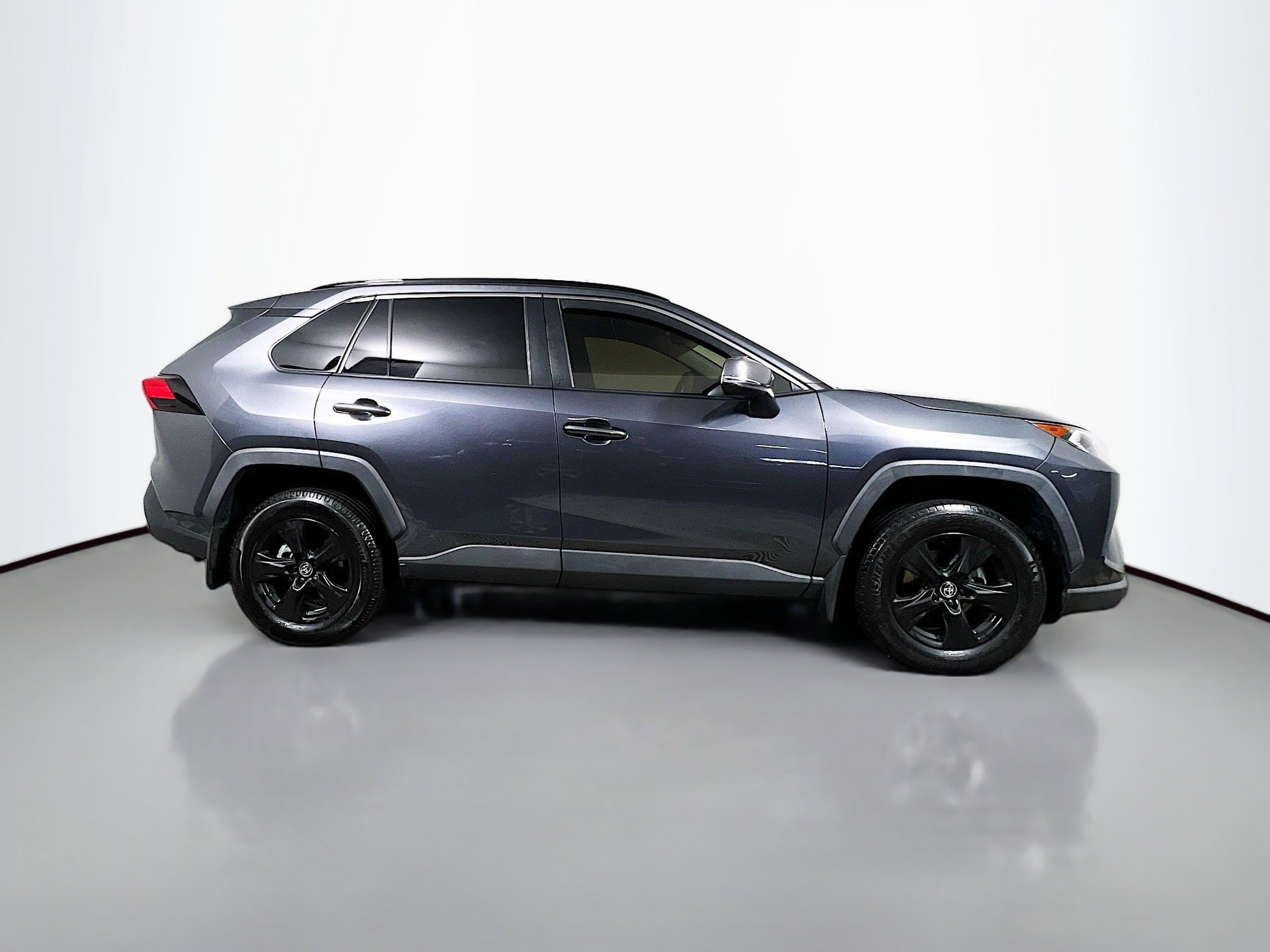 Used 2020 Toyota RAV4 XLE w/ Convenience Package image 3