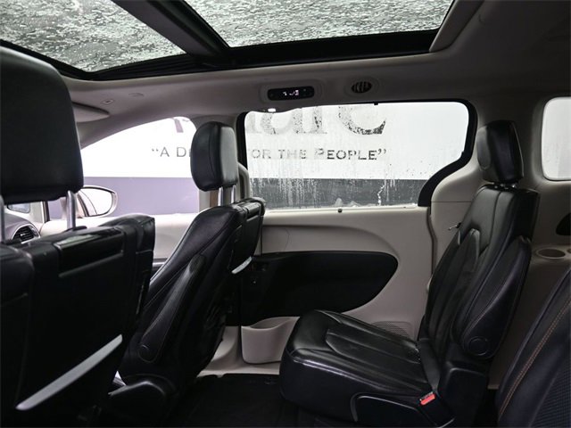 Used 2018 Chrysler Pacifica Touring-L Plus w/ Tire & Wheel Group image 25