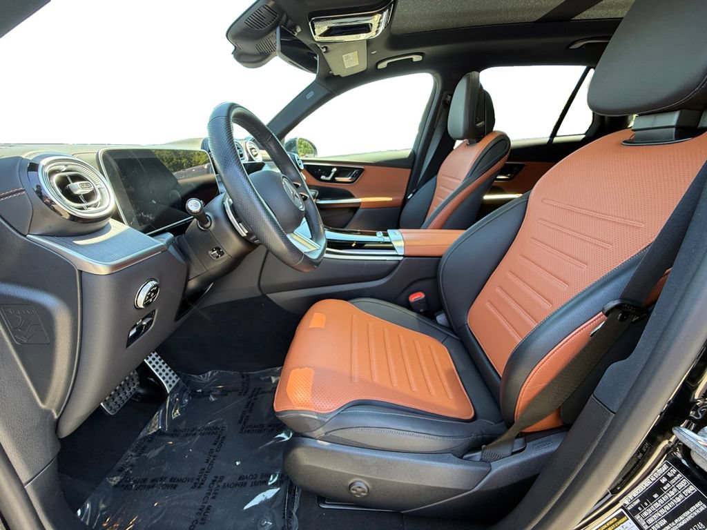 Used 2025 Mercedes-Benz GLC 300 4MATIC image 9