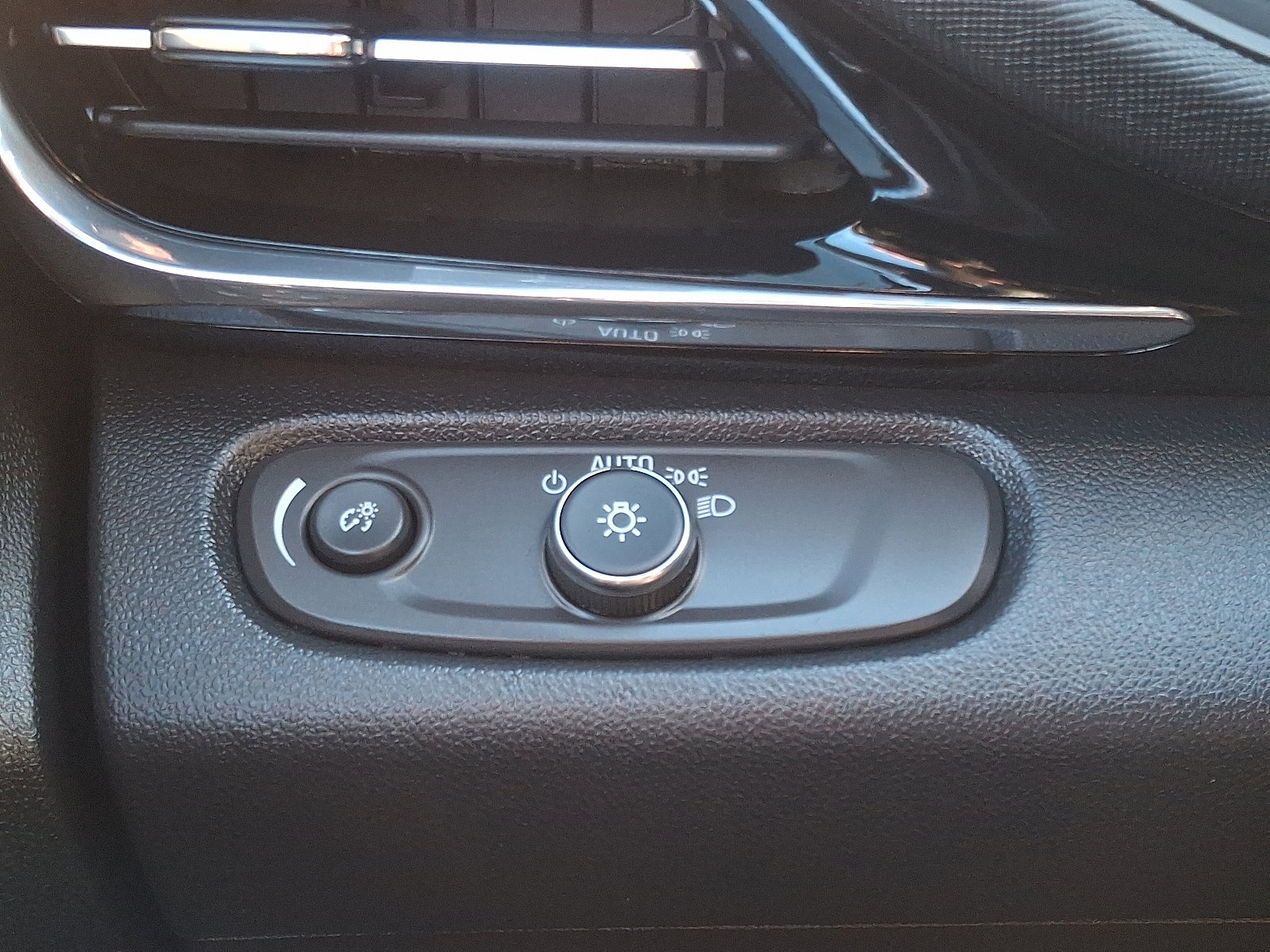 Used 2025 Buick Envista Avenir image 24